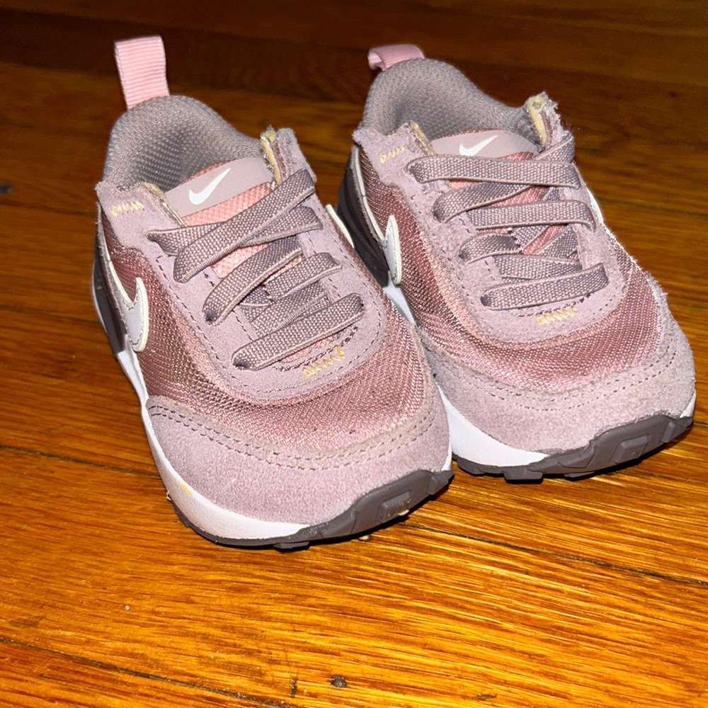 “Nike waffle one” like new size 4c